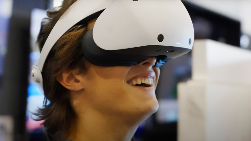 PSVR2を着用したユーザーの画像