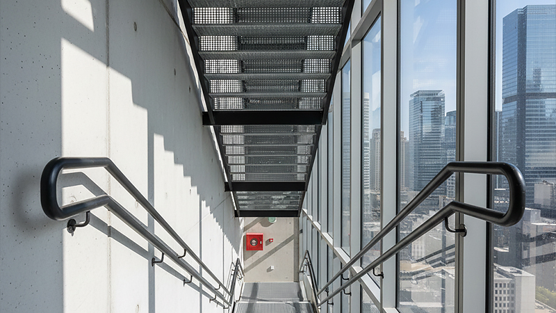 高層ビル内部のイメージ画像