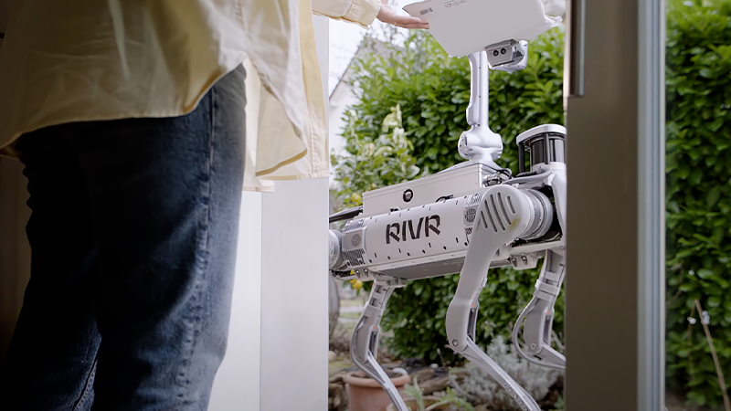 「RIVR」の配達ロボット
