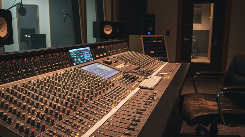 ミキシングコンソールのイメージ画像
