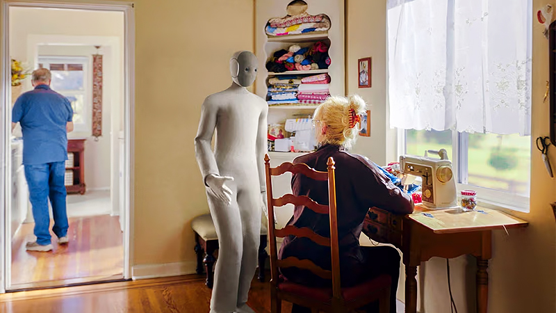 家庭内で会話している「NEO」