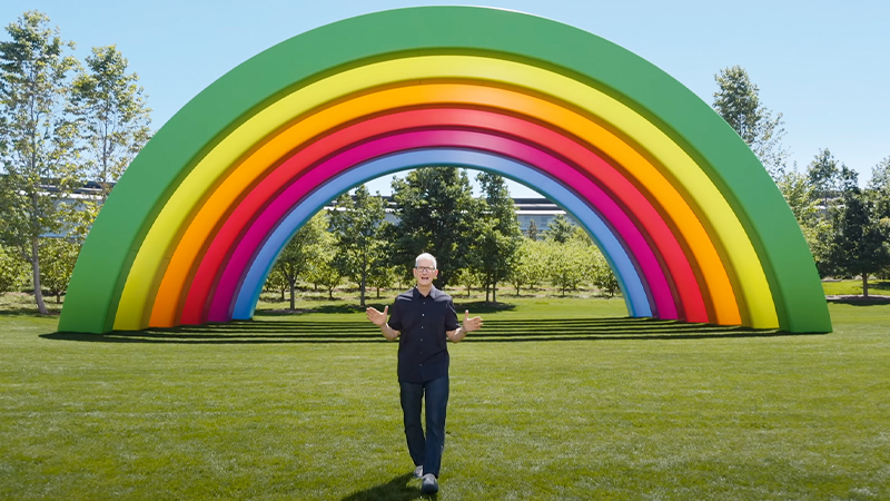 AppleParkにいるティム・クックCEO
