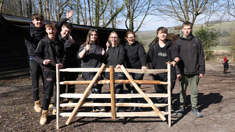 「伝統技能体験デー」に参加した若者たち