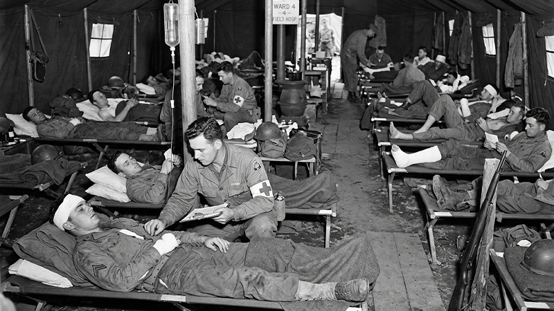 第二次世界大戦中のアメリカ軍負傷兵のイメージ画像